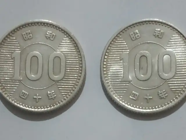 Серебряная монета Японии 1965 года, Душанбе
