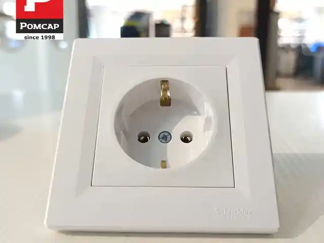 Розетка Schneider Electric с заземлением, Душанбе
