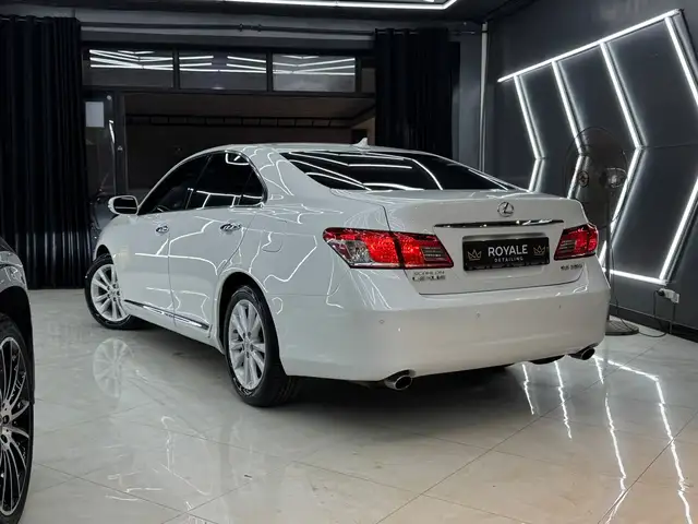 Lexus ES series