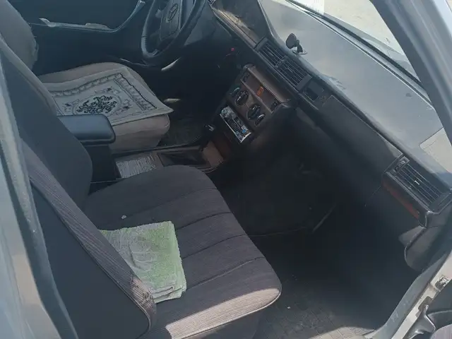 Mercedes-Benz W124