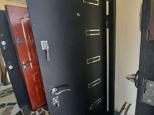 Дверь, Душанбе