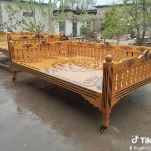Тапчан, Канибадам