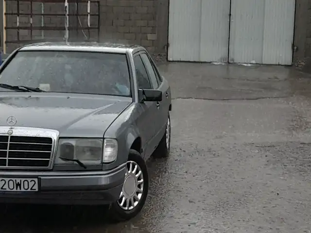 Mercedes-Benz W124