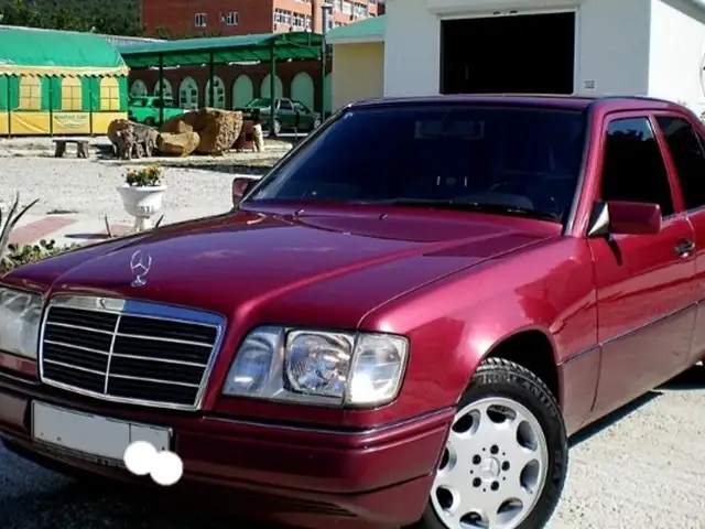 Капот на Mercedes-Benz W124, Хуҷанд
