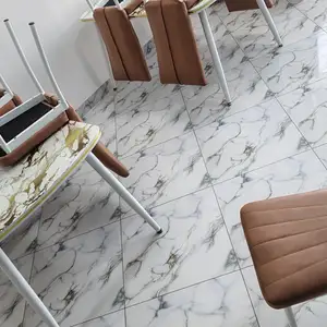 Стол и стулья, Яван