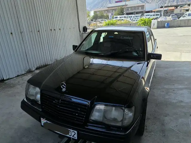 Mercedes-Benz W124