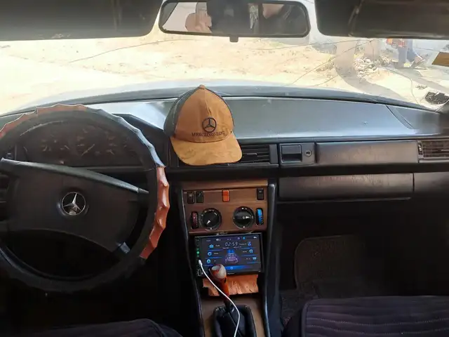 Mercedes-Benz W124