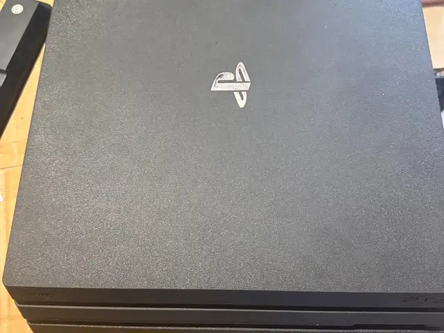 Игровая приставка PlayStation 4 Pro, Хуҷанд