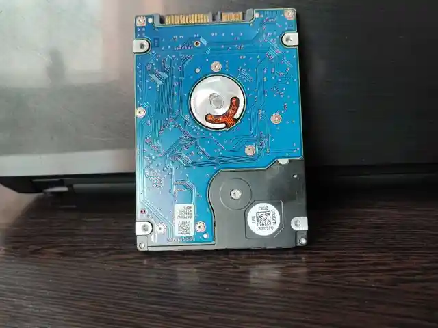 Жесткий диск 320 Gb Hitachi HTS543232A7A384 на запчасти, Хуҷанд