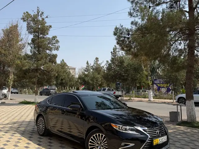 Lexus ES series