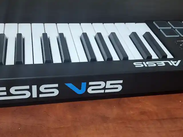 Миди Клавиатура Alesis V25, Душанбе