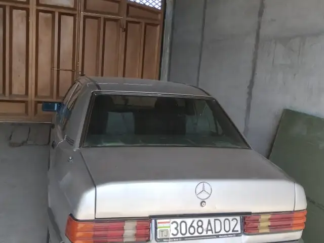 Mercedes-Benz W124