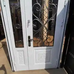 Стеклянная дверь, Душанбе