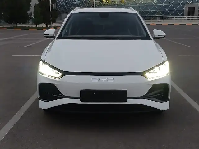 BYD E2