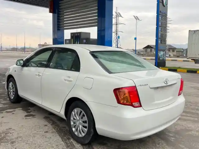 Тонированные стекла задних дверей на Toyota Axio, Душанбе