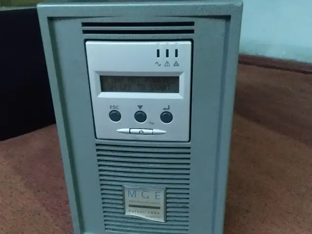 Источник бесперебойного питания УПС MGE 1000w, Душанбе