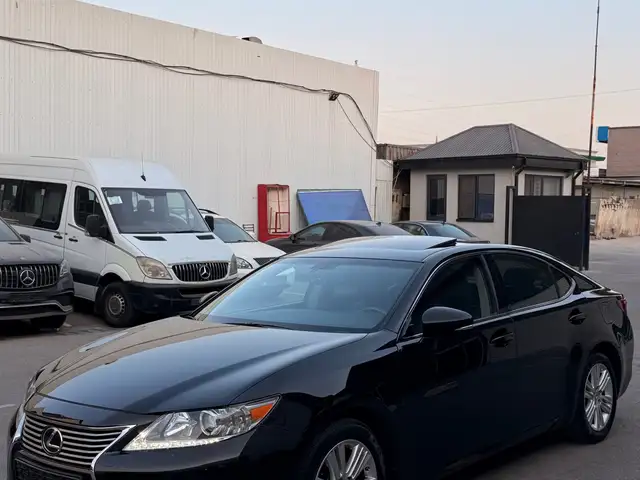 Lexus ES series