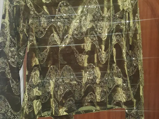 Праздничный пиджак, Худжанд