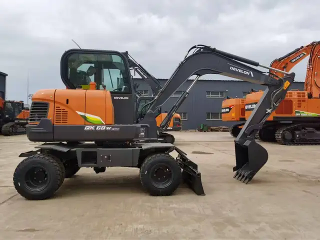 Экскаватор DEVELON DX60, Душанбе
