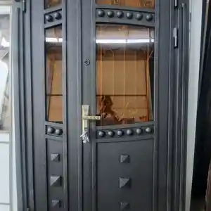 Стеклянная дверь, Душанбе