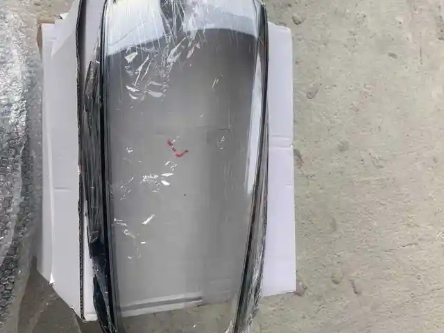 Стекло фар на Volkswagen Golf 7, Худжанд
