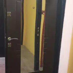 Входная дверь, Худжанд