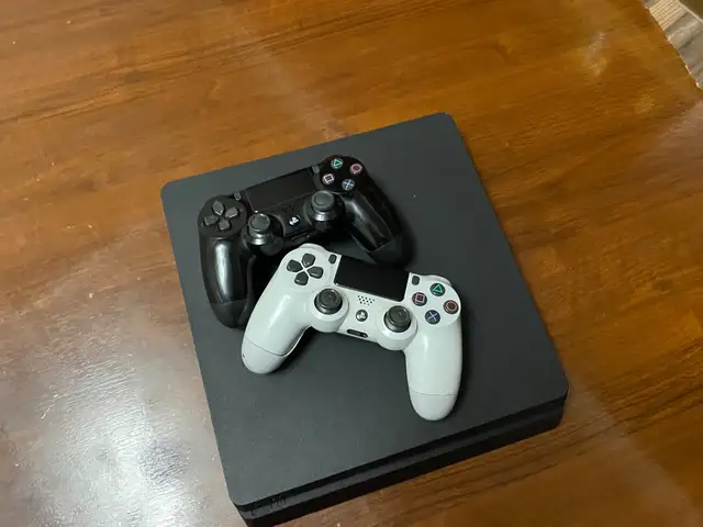 Игровая приставка Sony PlayStation 4 slim, Худжанд