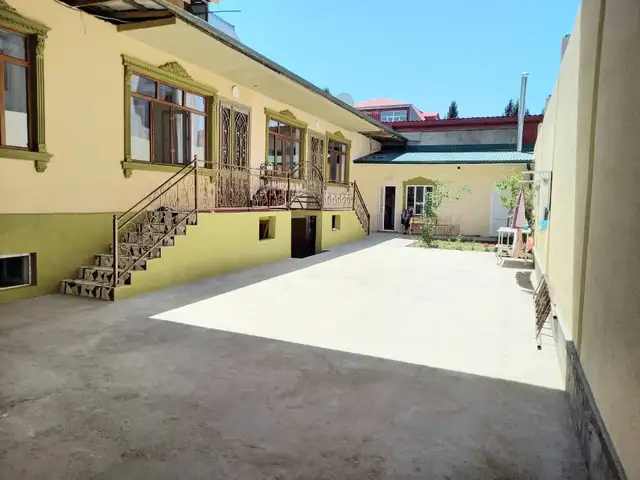 1-этажный, 4 комнатный дом, 297 м², И Сомони, Душанбе