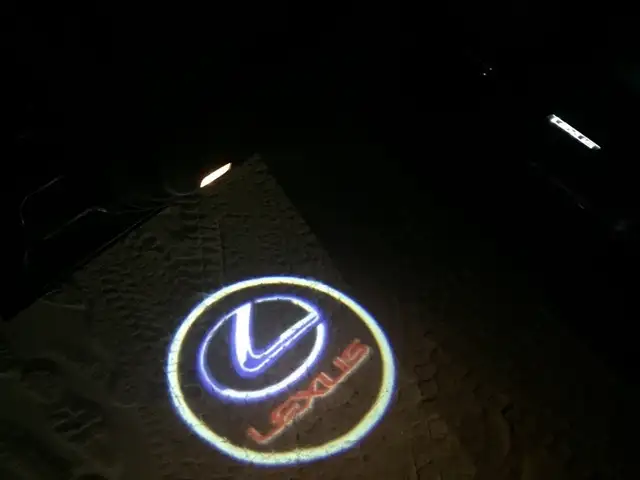 Штатная подсветка двери на Lexus, Душанбе