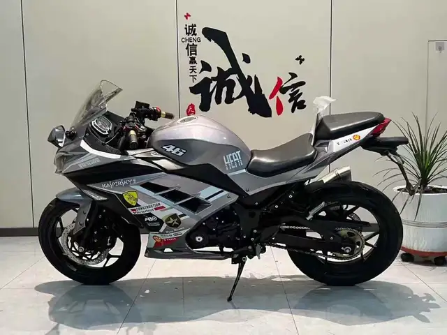 Мотоцикл Kawasaki 400, Душанбе