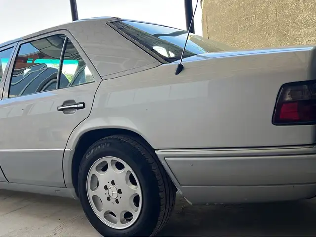 Mercedes-Benz W124