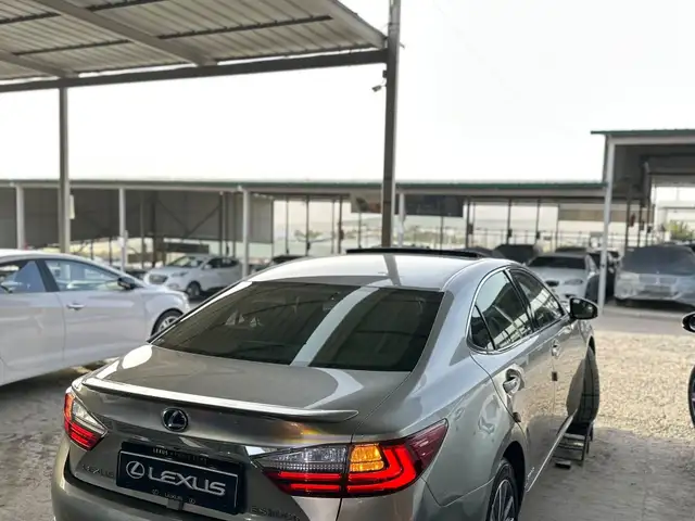 Lexus ES series