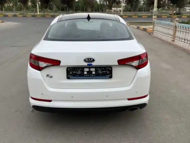 Задние лобовое стекло на Kia K5, Душанбе