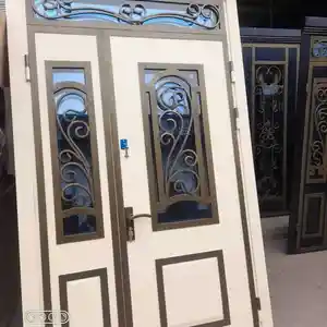 Стеклянная дверь, Душанбе