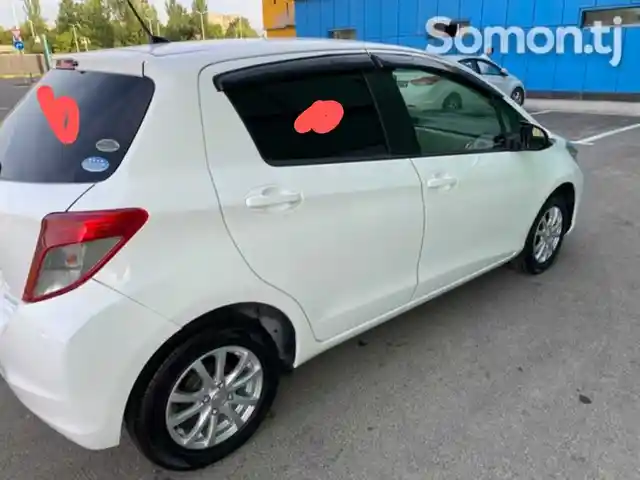 Задние нетонированные стёкла от Toyota Vitz 2011, Душанбе