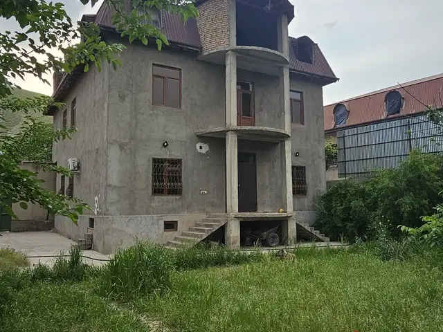 3 этажн. 8-комн. дом, 10 соток, Ру ба руи Бозор Кушониён, Душанбе