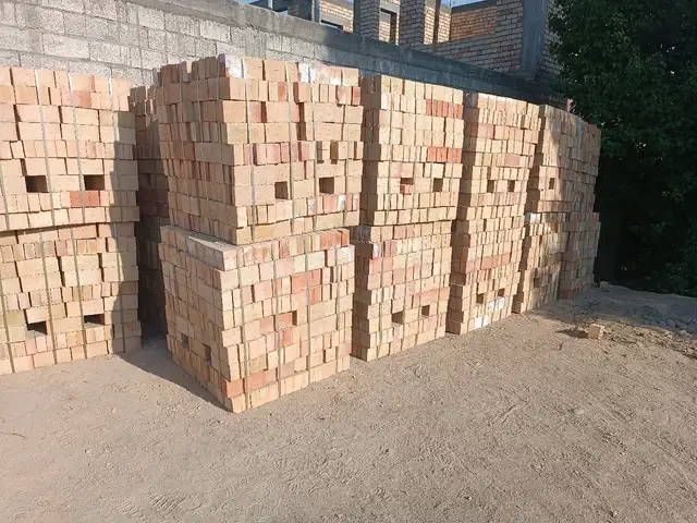 Хишт, Исфара