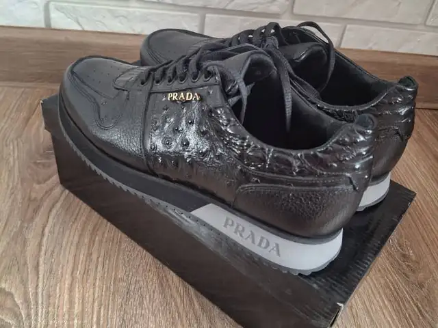 Кроссовки Prada, Худжанд