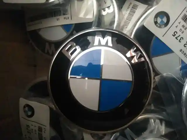 Эмблема капота BMW, Хуҷанд