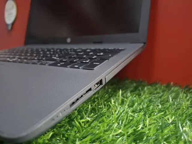 Офисный ноутбук Hp core i5 8th 8/256 Intel Uhd graphics 1gb, Душанбе