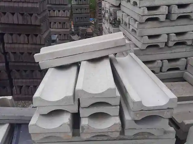 Лоток тротуарный, Душанбе