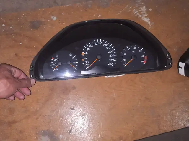 Прибор от Mercedes-Benz, Душанбе