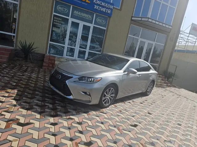 Lexus ES series