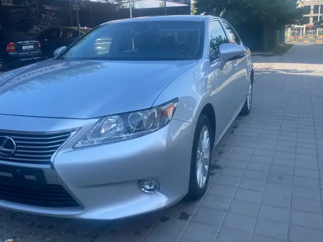Lexus ES series