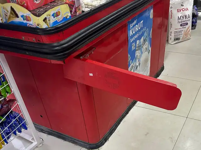 Кассовый стол, Бободжон Гафуров