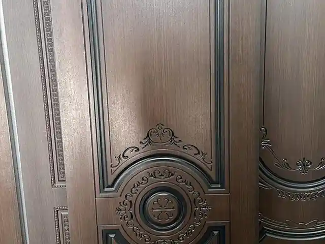 Дверь Шпон, Душанбе