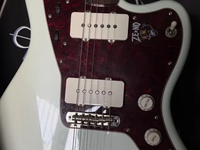 Гитара Fender Squier Jazz Master, Душанбе