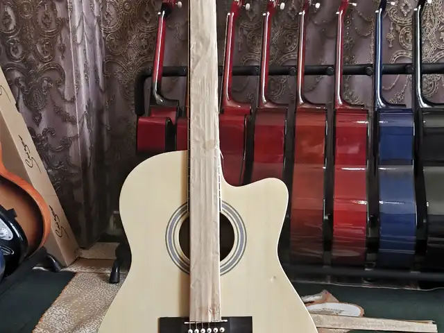 Акустическая гитара, Душанбе