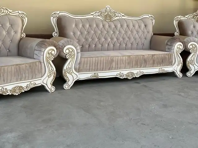 Королевский диван, Душанбе