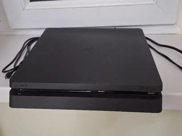 Игровая приставка Sony PlayStation 4 slim, Душанбе